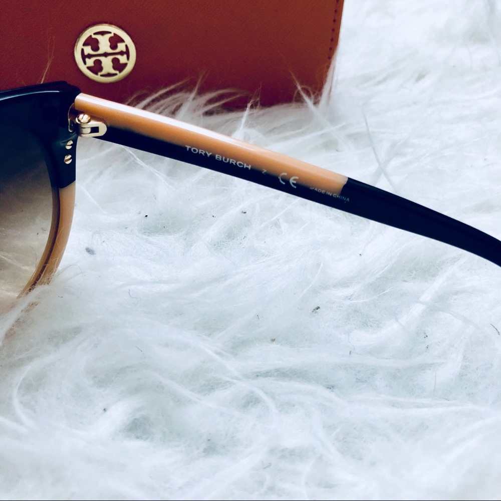 *SOLD ON MERC* Tory Burch Sunglasses - Picture 4 of 7